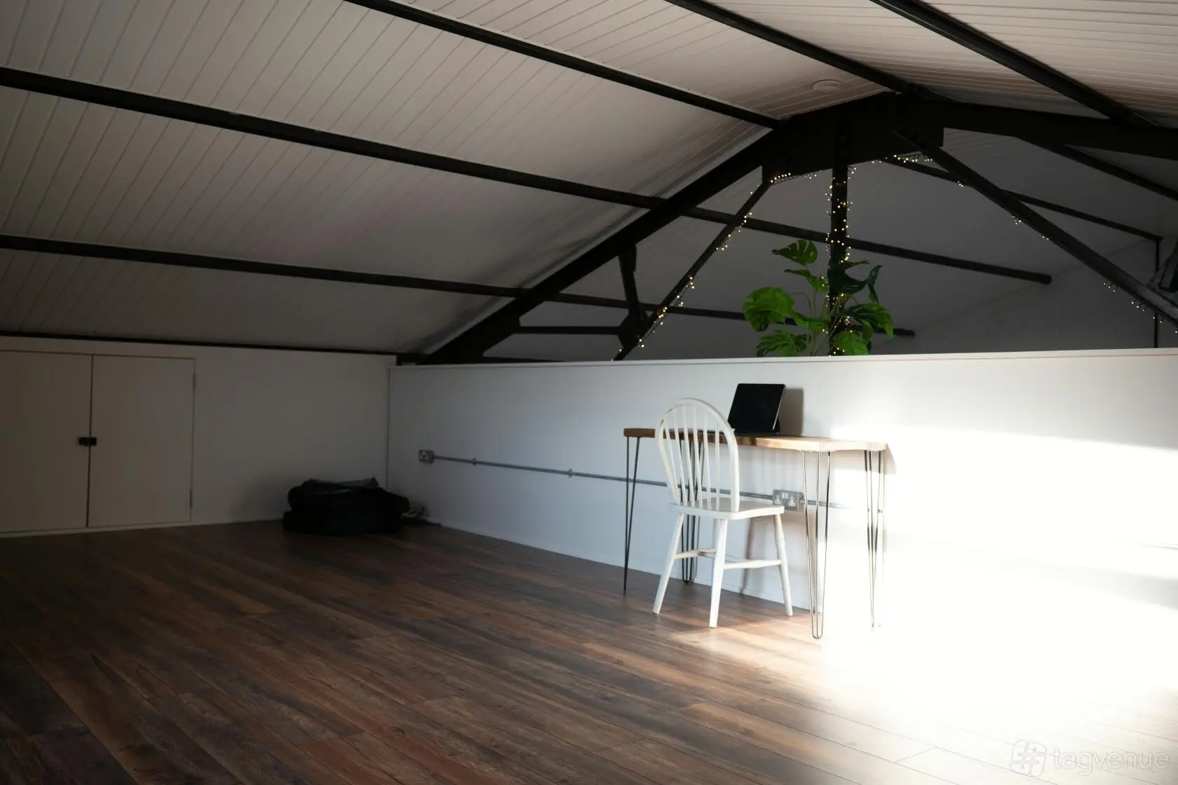 Bright flexible mezzanine floor